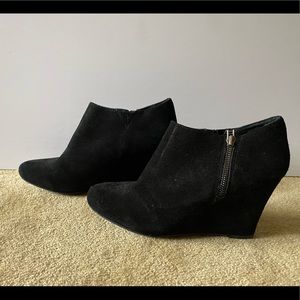 Vince camuto Black velvet platform heels